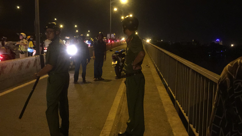 Hai phụ nữ nhảy cầu Bình Triệu được người dân cứu sống ảnh 2