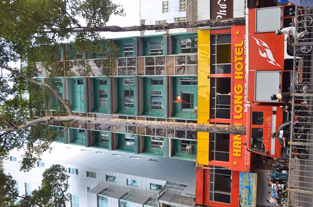 Cháy khách sạn ở TP.HCM, giải cứu 19 người mắc kẹt ảnh 1