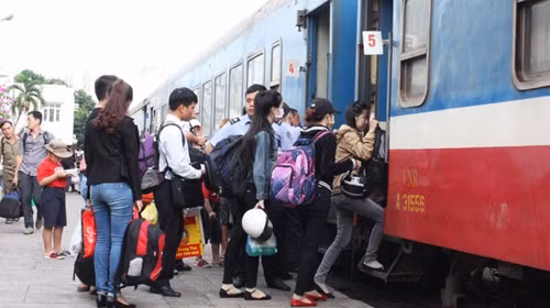 Tiêu thụ gần 25.000 vé tàu Tết Mậu Tuất trong ngày đầu tiên mở bán ảnh 1