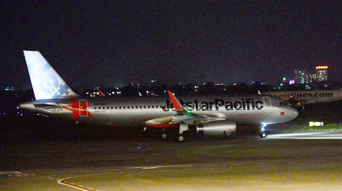 Hủy chuyến bay Vinh - TP.HCM vì máy bay bị sét đánh ảnh 1 Hủy chuyến bay Vinh - TP.HCM vì máy bay bị sét đánh ảnh 1