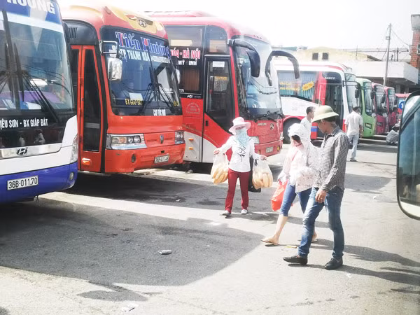 Giá xăng lao dốc, Bộ Tài chính "sốt ruột" yêu cầu giảm cước vận tải ảnh 1