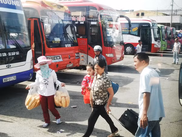 Giá dầu giảm sâu, Bộ Tài chính lại đề nghị "siết" giá cước vận tải ảnh 1