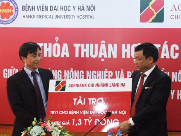 Agribank tài trợ 1,3 tỷ đồng cho Bệnh viện Đại học Y Hà Nội ảnh 1