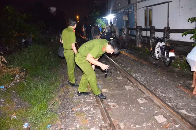 Người đàn ông ngồi trên đường ray bị tàu hỏa tông tử vong ảnh 2
