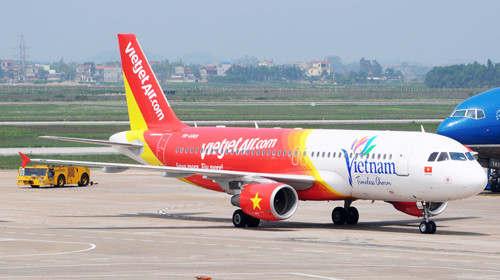 Máy bay Vietjet hạ cánh khẩn cấp xuống Nội Bài để cấp cứu hành khách ảnh 1 Máy bay Vietjet hạ cánh khẩn cấp xuống Nội Bài để cấp cứu hành khách ảnh 1