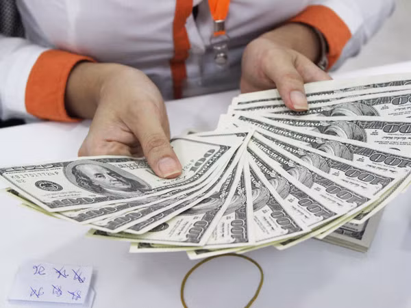 Tổng Giám đốc HSBC: "Doanh nghiệp không nên mua USD bằng mọi giá" ảnh 1