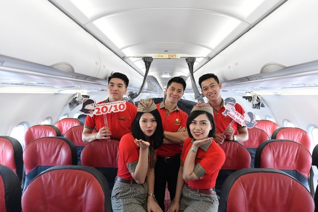Vietjet mang yêu thương ngọt ngào tới phụ nữ Việt Nam trên độ cao 10.000 mét ảnh 7