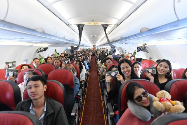 Vietjet mang yêu thương ngọt ngào tới phụ nữ Việt Nam trên độ cao 10.000 mét ảnh 6