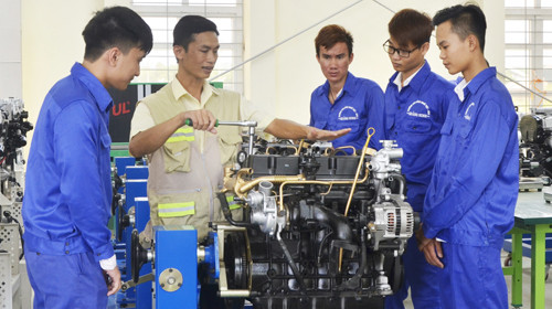 Sẽ chi 1.300 tỷ đồng để "xuất khẩu" cử nhân thất nghiệp? ảnh 1