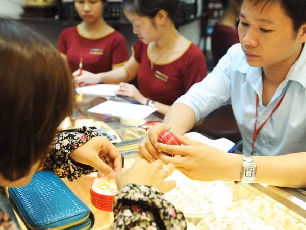 Giá vàng hôm nay (24-9): Bất ngờ đảo chiều đi lên ảnh 1