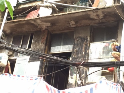 Từ vụ sập ban công nhà phố cổ Hà Nội: Còn nhiều ngôi nhà…chờ sập! ảnh 3