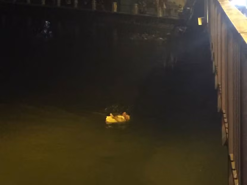 Hai phụ nữ nhảy cầu Bình Triệu được người dân cứu sống ảnh 4