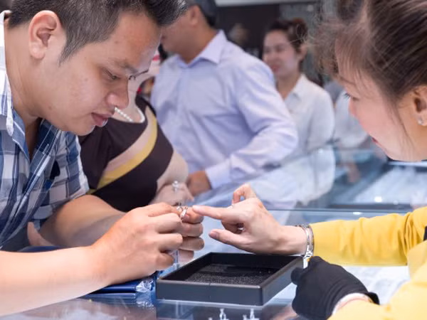 Giá vàng ngày 15-9: Im lặng chờ tin nóng ảnh 1