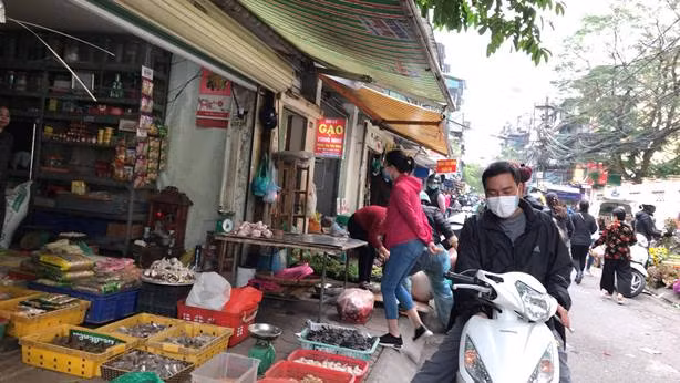 Hà Nội: Đảm bảo nguồn cung hàng tiêu dùng thiết yếu, người dân không cần tích trữ ảnh 1