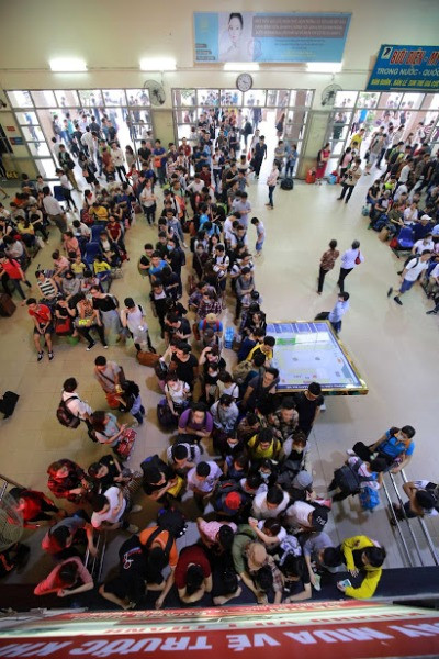 Người dân ùn ùn rời khỏi Thủ đô ảnh 2