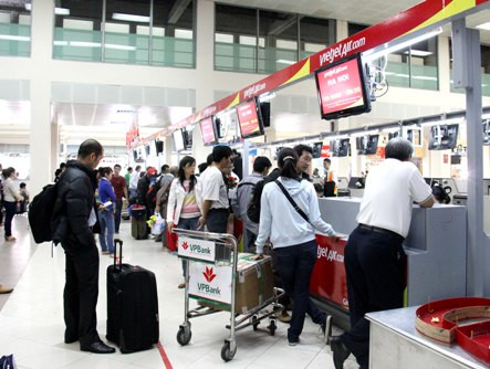 Nam hành khách hành hung nữ nhân viên hàng không ảnh 1