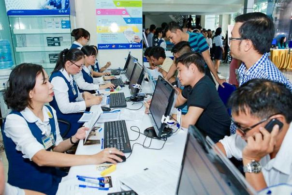 Dừng khuyến mãi 50% thẻ nạp thuê bao trả trước: Người tiêu dùng nên chuyển sang trả sau? ảnh 1