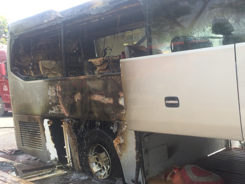 Hàng chục hành khách la hét khi xe khách bốc cháy ảnh 3