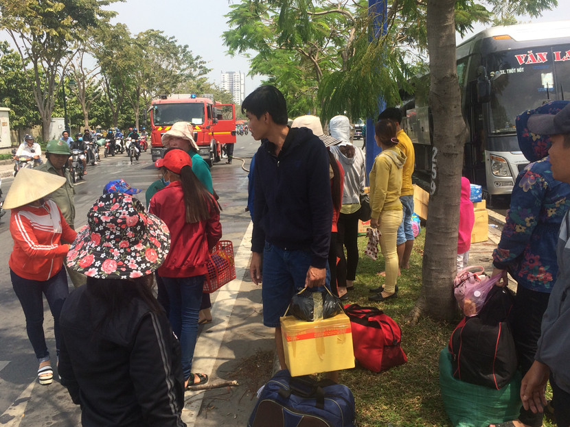 Hàng chục hành khách la hét khi xe khách bốc cháy ảnh 5