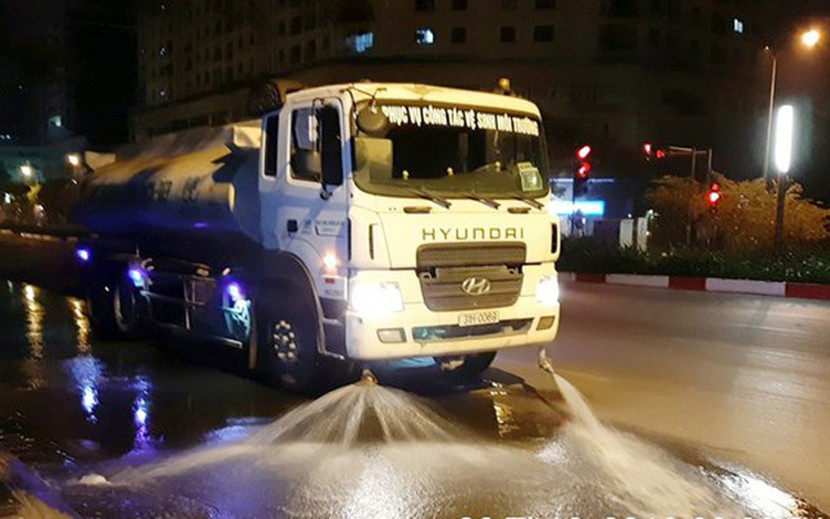 Khuyến cáo các hoạt động tưới nước dập bụi nên triển khai vào khung giờ thấp điểm để hạn chế ùn tắc
