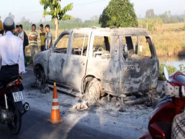 Lời khai đáng sợ của cô gái thuê người chặn ô tô, phóng hỏa hại cha ảnh 3