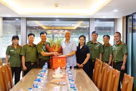 Công an Hà Nội thăm hỏi, tri ân các đồng chí nguyên lãnh đạo Công an Thành phố