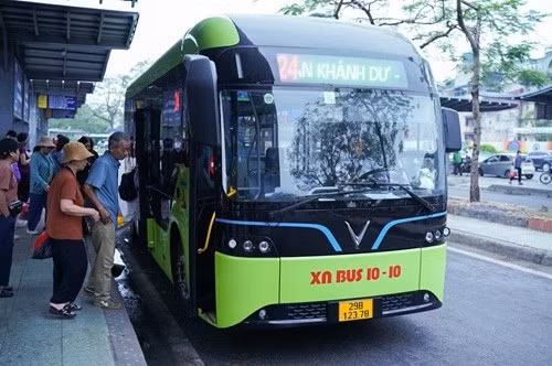 Hà Nội điều chỉnh, mở các tuyến buýt mới và rà soát chuyển đổi xe buýt điện ở vùng phát thải thấp
