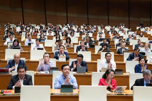 Cho phép người bị tạm giữ, tạm giam được nhận quà bao gồm cả tiền và hiện vật thiết yếu