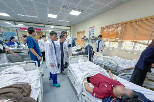 Xử trí, điều trị kịp thời các trường hợp vụ cháy ở phố Trần Cung