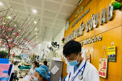 Bộ trưởng Y tế yêu cầu siết chặt an toàn thực phẩm, đảm bảo trực cấp cứu người bệnh trong dịp Tết