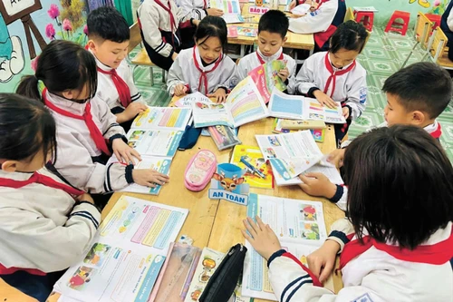 Hà Nội gấp rút rà soát, chuẩn bị triển khai sử dụng một bộ sách giáo khoa thống nhất từ năm học 2026-2027