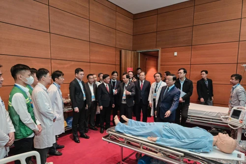 Nhiều chuyên gia đầu ngành và hơn 300 cán bộ y tế được huy động phục vụ Đại hội XIV của Đảng