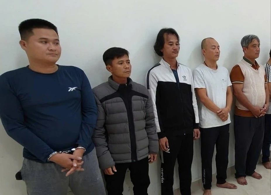 Tin Podcast 15-12-2025: Triệt phá đường dây cá độ bóng đá qua mạng hơn 400 tỷ đồng