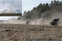 Lục quân Mỹ thử nghiệm drone tạo màn khói bảo vệ xe chiến đấu bộ binh M2A4 Bradley