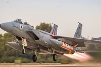 F-15I mang tên lửa không đối đất khổng lồ Blue Sparrow tấn công Iran trong chiến dịch 'Sư tử gầm'