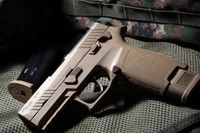 SIG Sauer P226 - súng ngắn bán tự động chuẩn quân sự với độ tin cậy cao cho chiến trường hiện đại