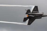 Giới phân tích cho rằng dù Mỹ tuyên bố không muốn xung đột kéo dài với Venezuela, việc tăng cường lực lượng liên tục từ cuối tháng 11/2025 đến nay là tín hiệu rõ ràng cho thấy Washington đang củng cố thế trận răn đe ở vùng biển phía nam.