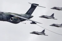 Máy bay KC-390 gắn cần tiếp dầu - lời giải cơ động cho bài toán tiếp dầu chiến lược của Mỹ?