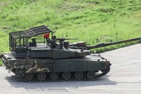 Xe tăng 'mạnh nhất châu Á' lắp giáp lồng để đối phó mối đe dọa từ trên cao