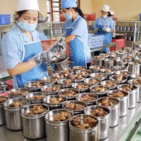 Quy trình chọn nhà cung cấp suất ăn bán trú cho trường học ở Hà Nội 