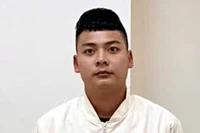 Vờ giúp người, cầm 25.000 USD lên ô tô phóng chạy