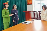 Khởi tố, tạm giam nữ giúp việc bạo hành cụ bà 82 tuổi