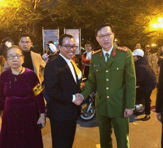 Công an Hà Nội trông xe miễn phí cho bà con giáo dân đêm Giáng sinh năm 2018 ảnh 6