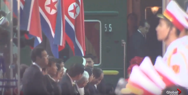 Chủ tịch Triều Tiên tới ga Đồng Đăng, lên ô tô về Hà Nội - 2