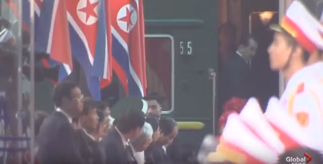 Chủ tịch Triều Tiên tới ga Đồng Đăng, lên ô tô về Hà Nội - 2