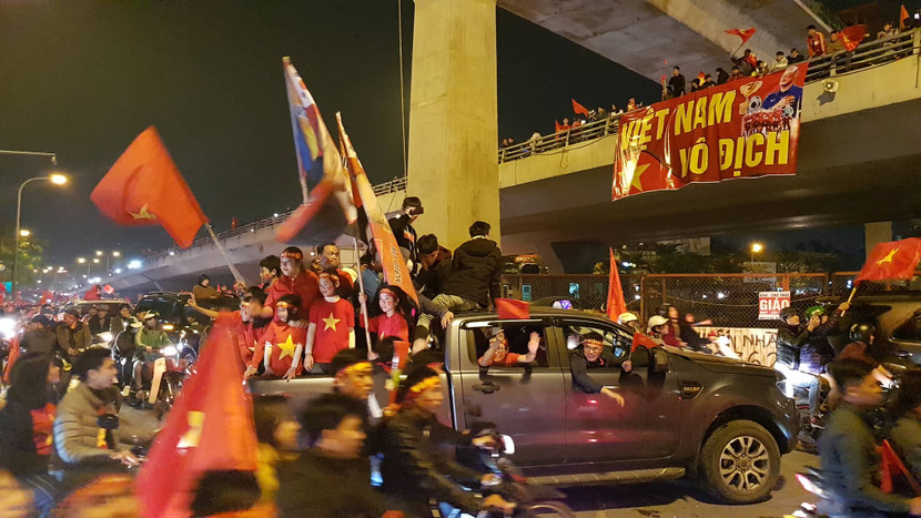 [Cập nhật] Cả nước ăn mừng chức vô địch AFF Cup của ĐT bóng đá Việt Nam ảnh 4