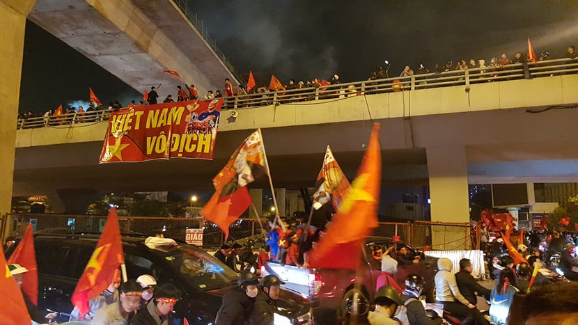 [Cập nhật] Cả nước ăn mừng chức vô địch AFF Cup của ĐT bóng đá Việt Nam ảnh 3