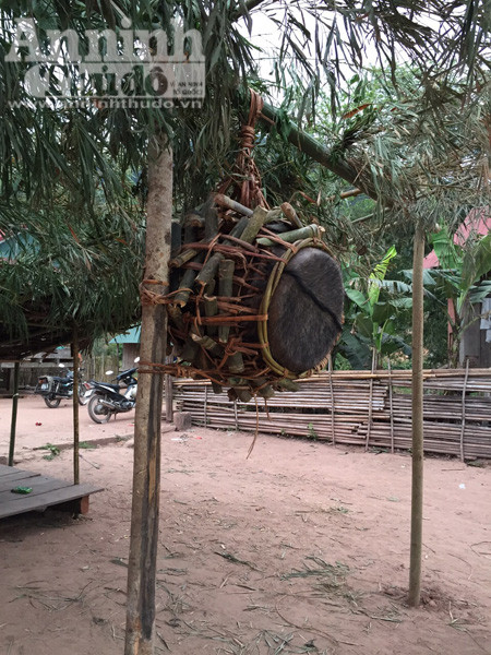 Lạc vào lễ hội đập trống độc đáo, trai gái “thả cửa” của người Ma Coong ảnh 7