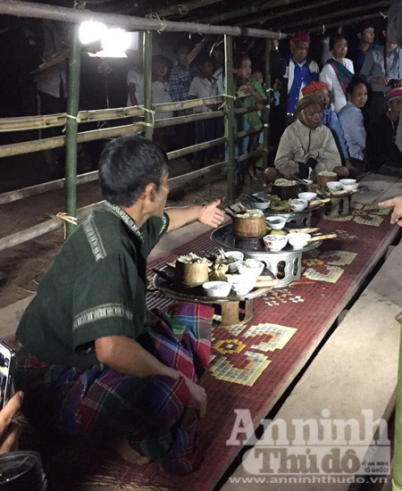 Lạc vào lễ hội đập trống độc đáo, trai gái “thả cửa” của người Ma Coong ảnh 12