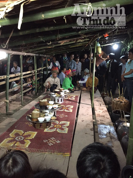 Lạc vào lễ hội đập trống độc đáo, trai gái “thả cửa” của người Ma Coong ảnh 11